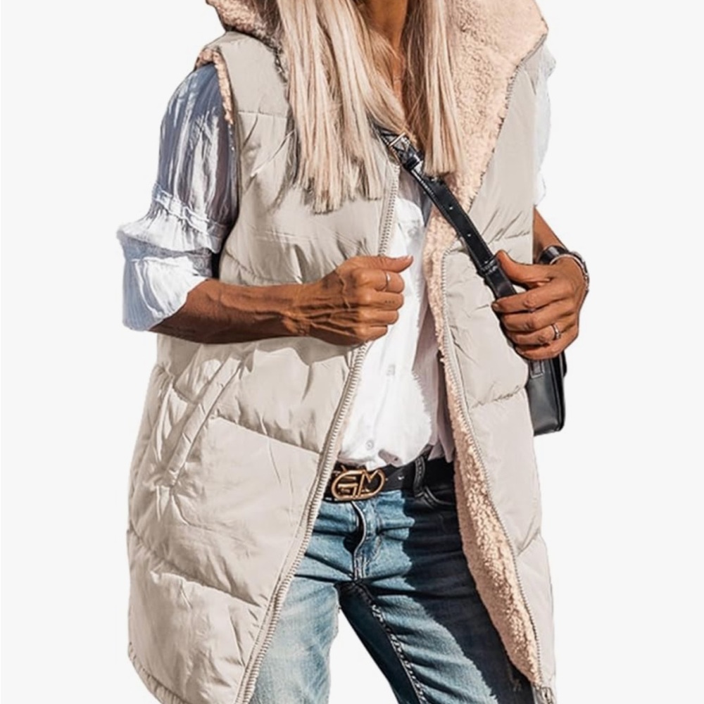Stylish Beige Puffer Vest with Faux Fur Lining